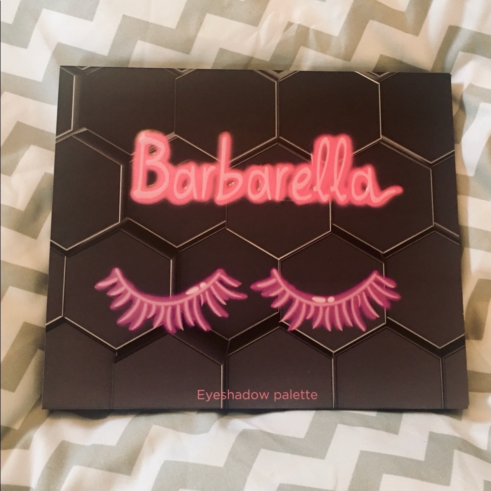 ✨New✨BeeBeauty London BARBARELLA Palette